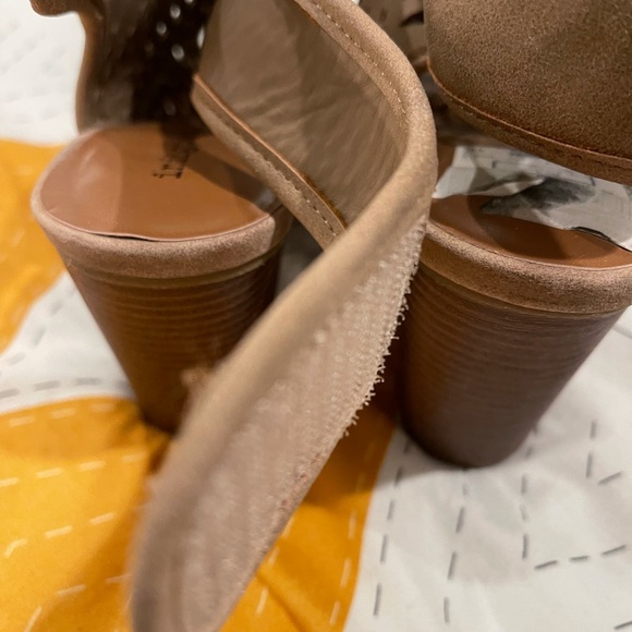 Size 9.5 Women’s sandal.  Gently used. - Picture 7 of 7